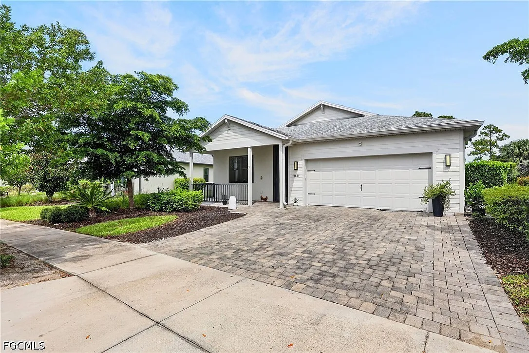 4 bed, 3.0 bath, 2200 sqft, $5,500 — Photo 2