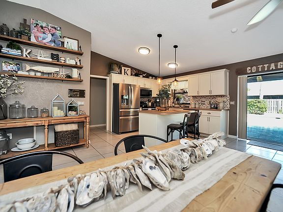 3rd image of 2609 Manorwood Dr