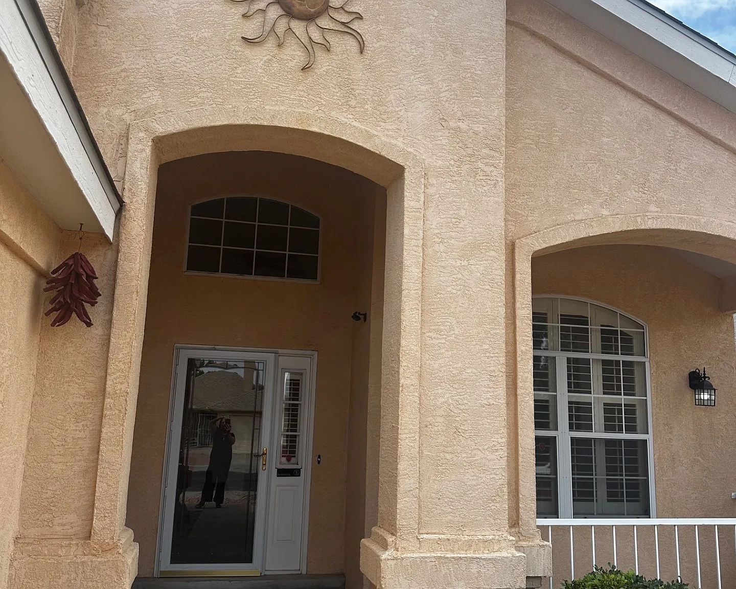 3 bed, 2.5 bath, 2024 sqft, $2,200 — Photo 2