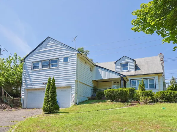 84 Middle Neck Road, Roslyn, NY 11576