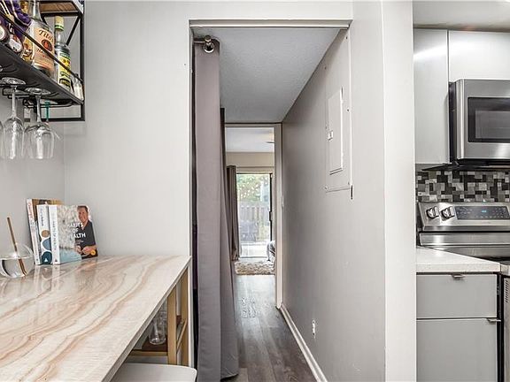 4th image of 410 SE 11th Court #1