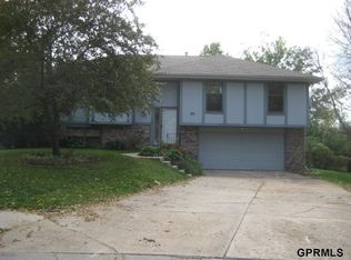 15591 Walnut Cir, Omaha, NE 68144