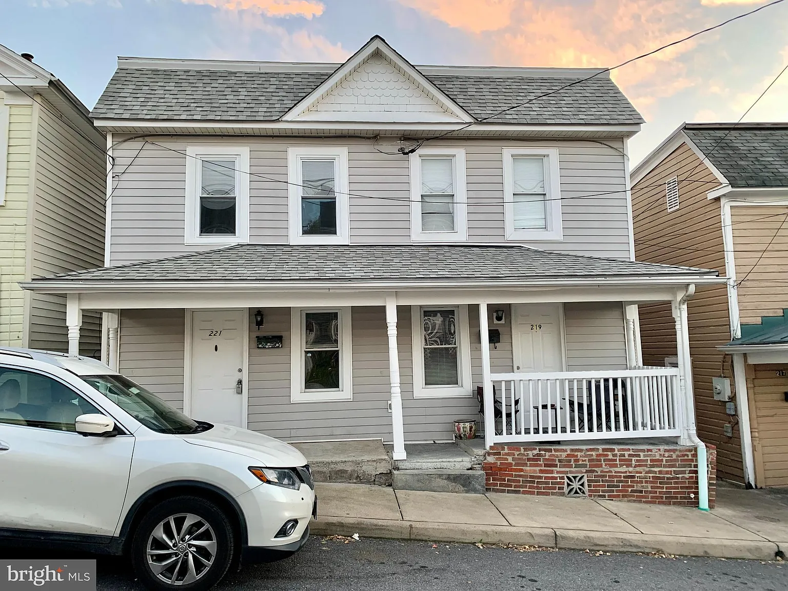 2 bed, 1.0 bath, 1022 sqft, $1,395 — Photo 2