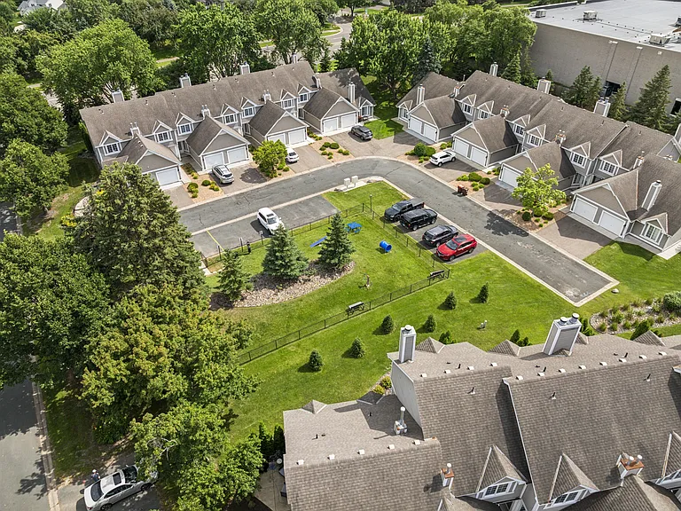 Seasons Villas — Photo 33