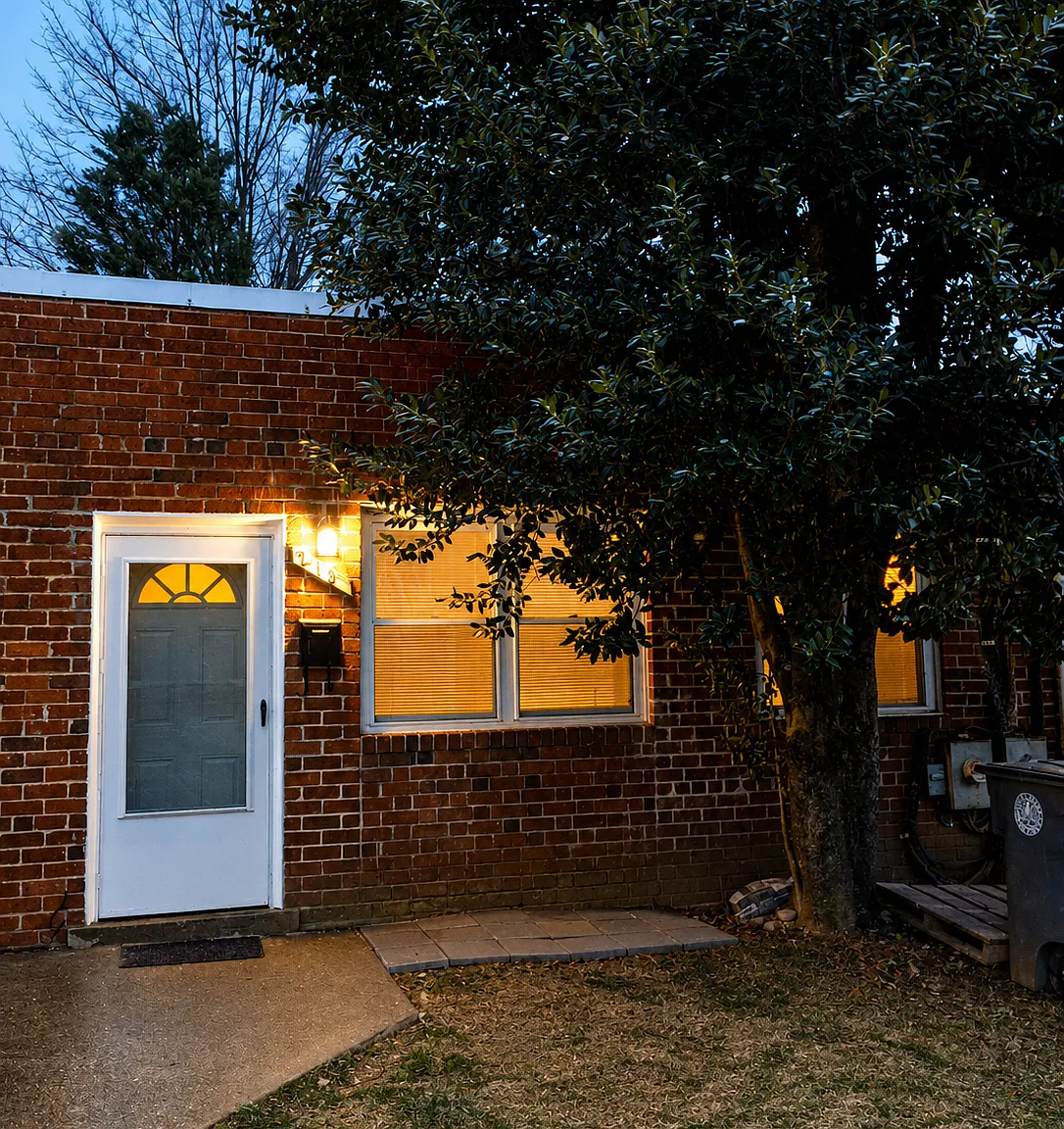 2 bed, 700 sqft, $1,899 — Photo 1