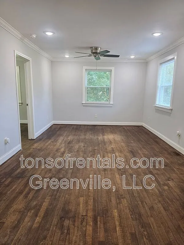 2 bed, 1.0 bath, $1,100 — Photo 2