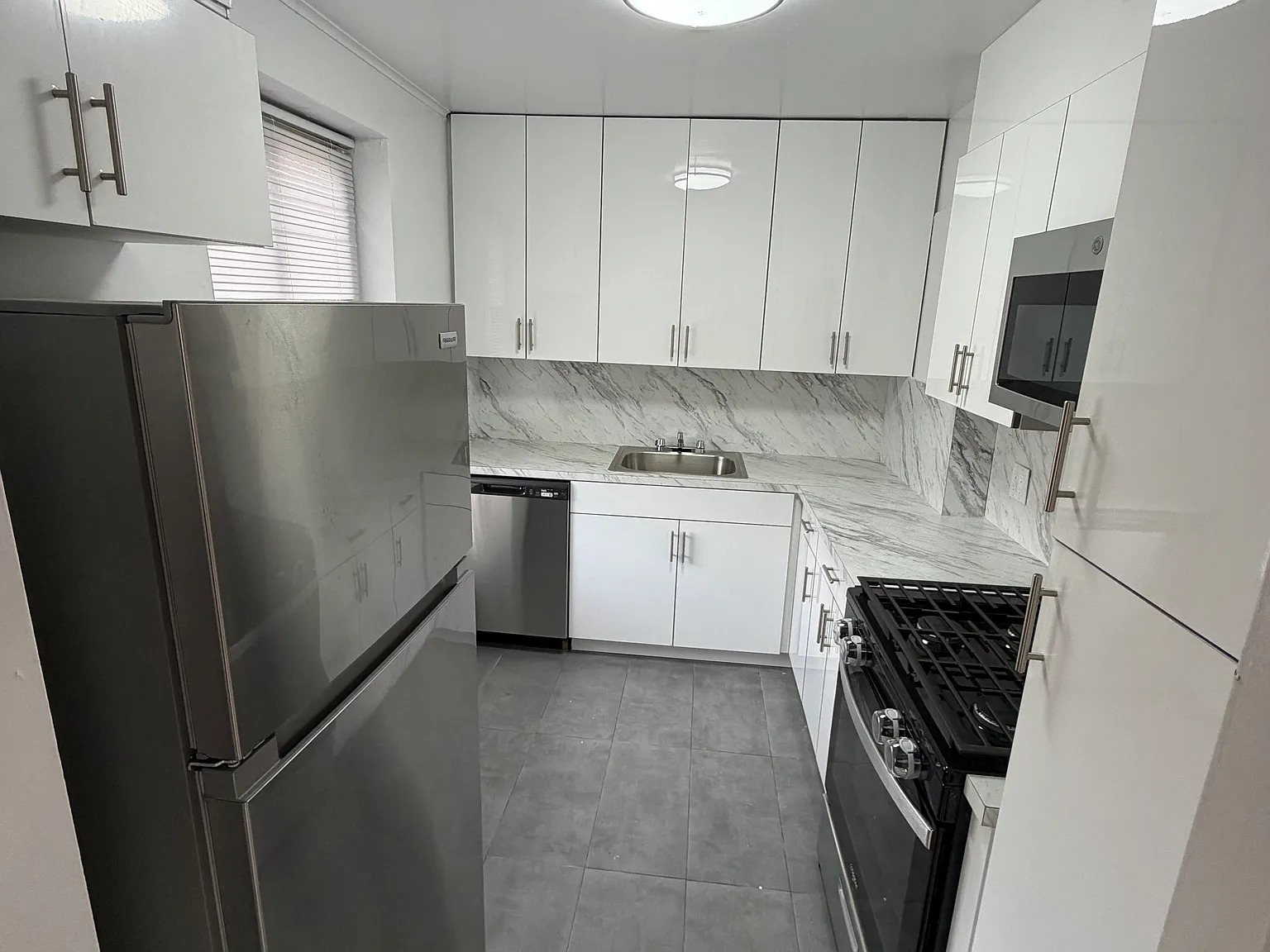 188th St, Fresh Meadows — Photo 3