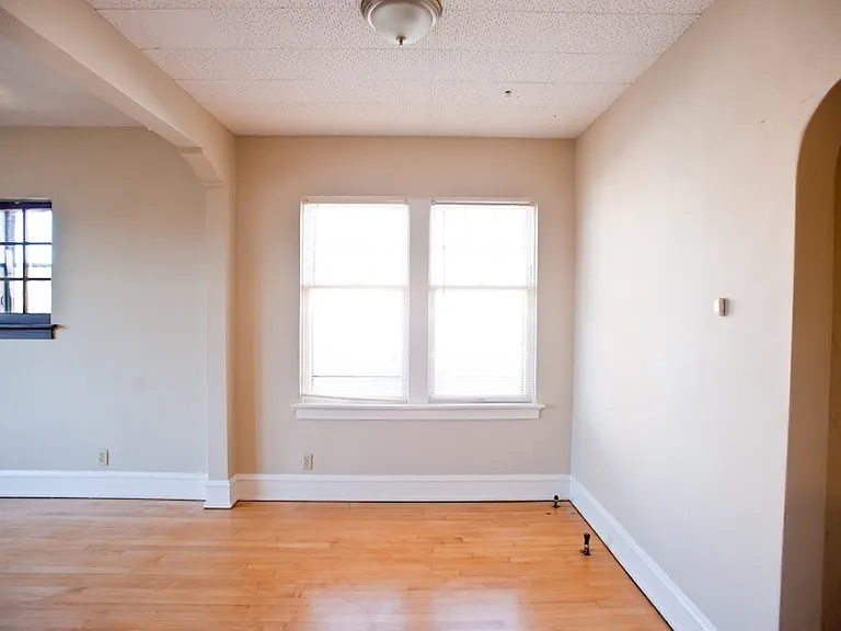 1720 E Newton Apartments — Photo 30