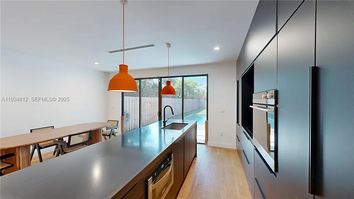 Building Photo - 353 NW 50th St #353