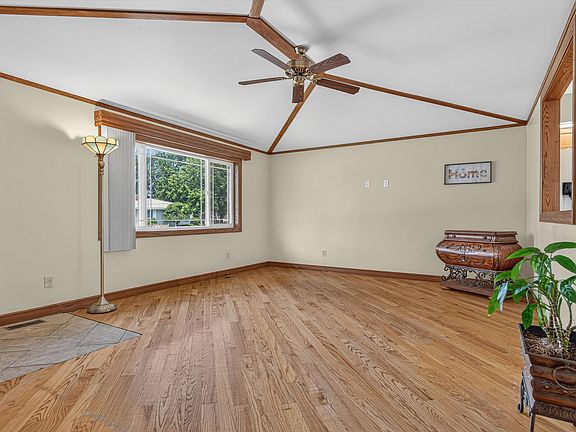 3rd image of 9937 Delaware Pl