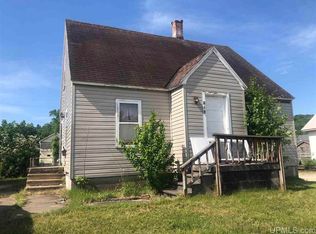 312 E Onota St, Munising, MI 49862
