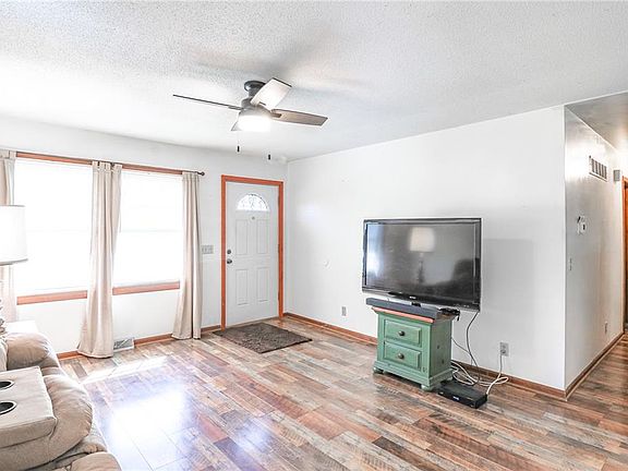 2nd image of 206 W 7th St