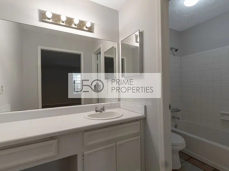 1350 Brockett Pl — Photo 15