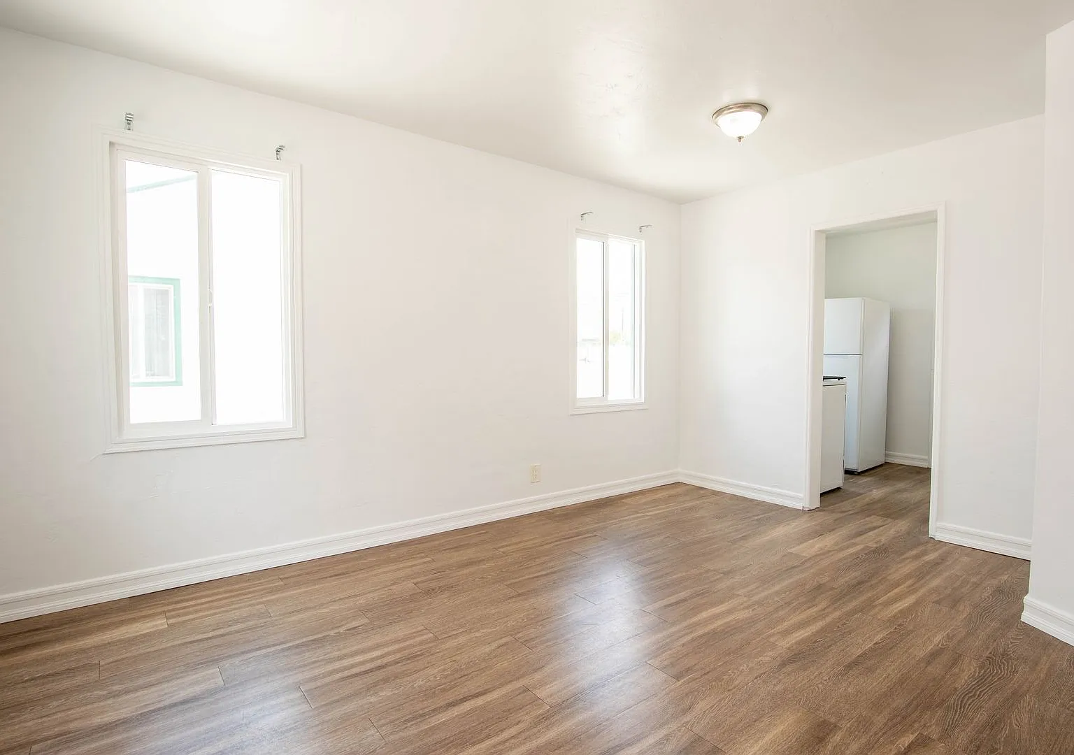320 G St — Photo 2