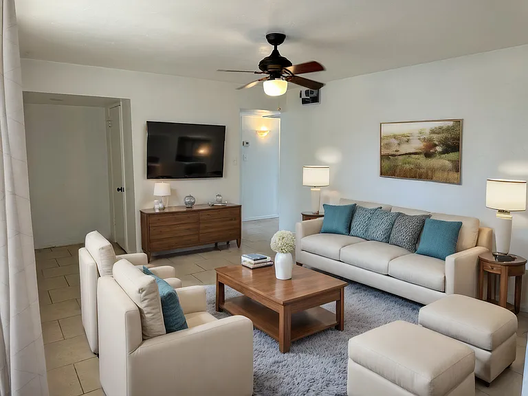 2942 W Butler Dr — Photo 4