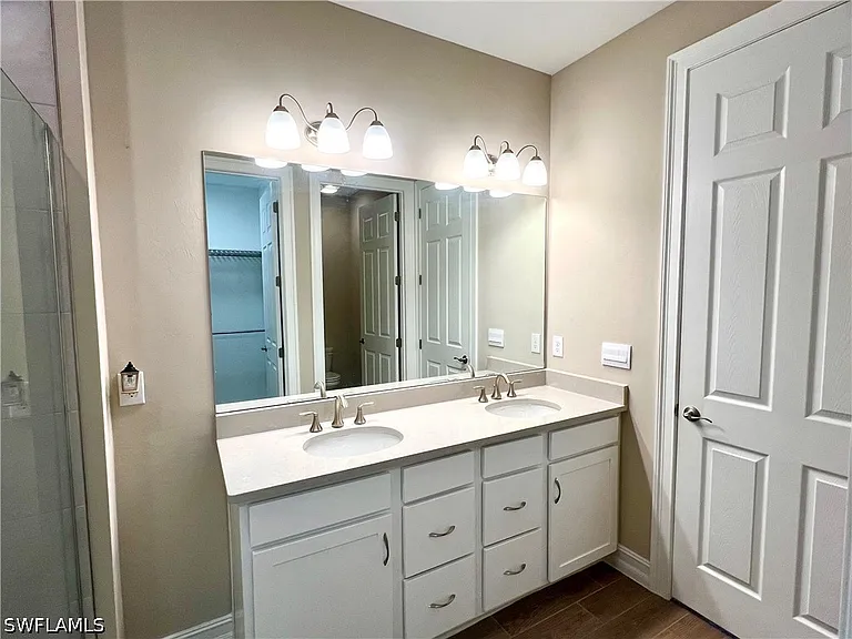 1130 Rolling Brook Ln — Photo 13