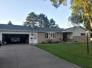 830 E Stanton St, Iron Mountain, MI 49801