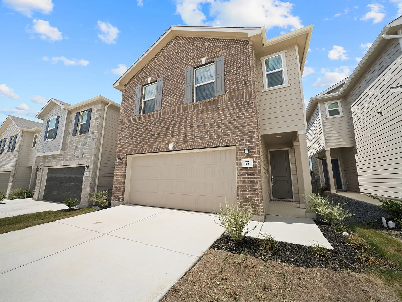5 bed, 2315 sqft, $2,200 — Photo 2
