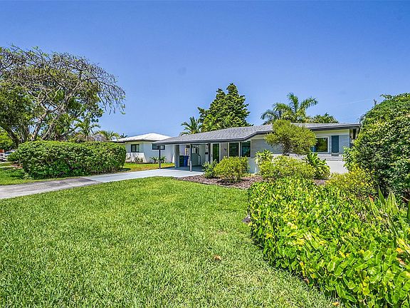 3rd image of 4830 NE 5th Avenue
