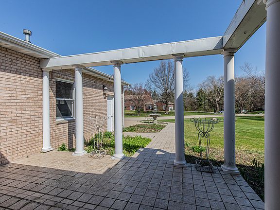 5th image of 1715 Hillcrest Ct