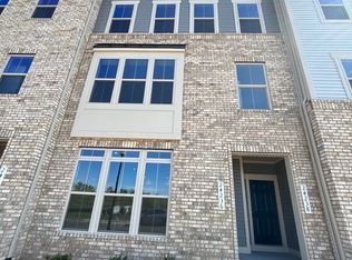 24236 Thurso Sq, Sterling, VA 20166