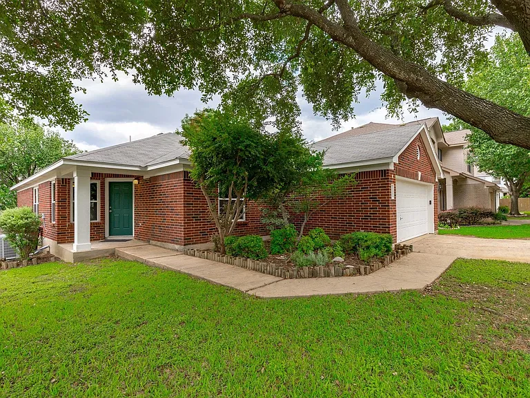 16809 Bailey Jean Dr — Photo 2