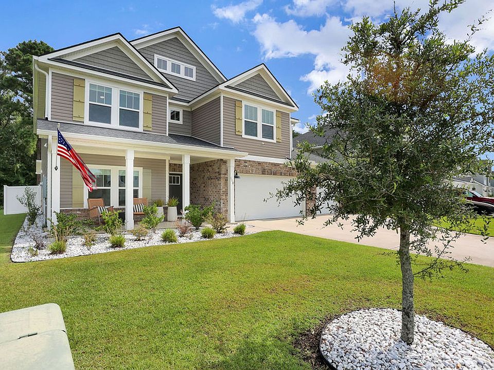 1st image of 118 Pickett Fence Ln