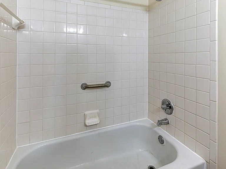 Regency Place Apartments — Photo 51