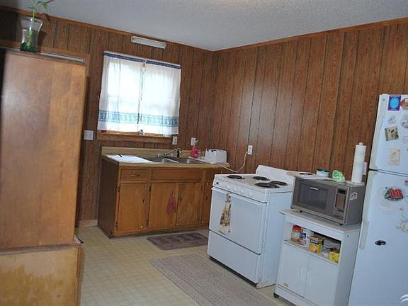 3rd image of 411 N Burrington Avenue