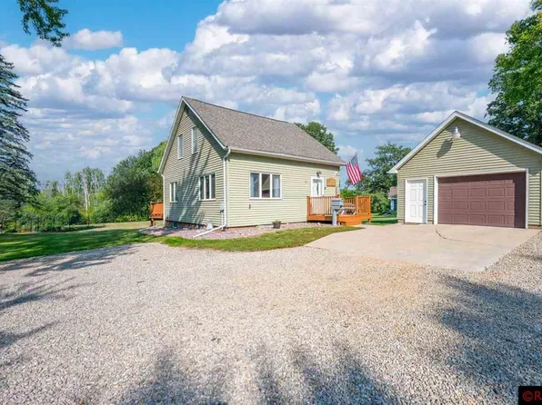 121 Westwood Ln, Blue Earth, MN 56013