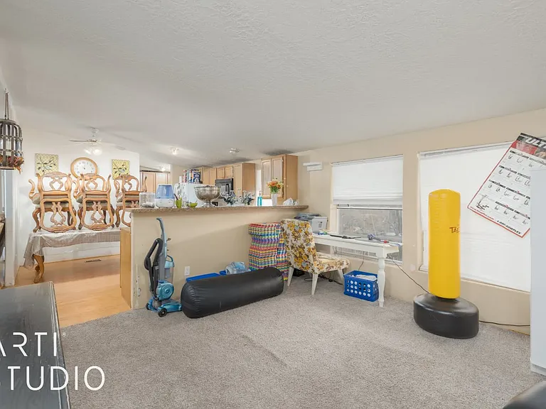 340 E Telegraph St — Photo 15