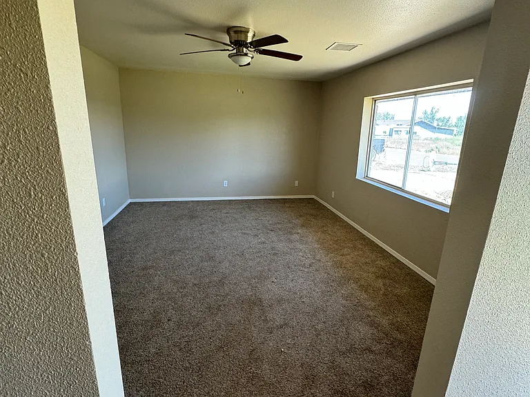 290 S 10th St W — Photo 18