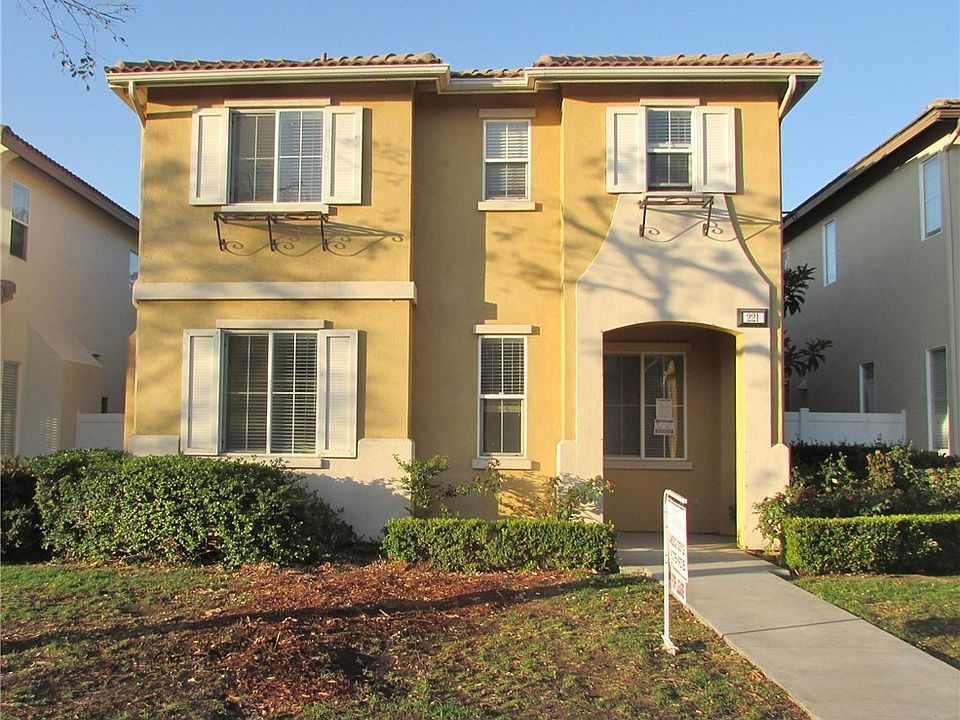 1st image of 221 Kensington Park