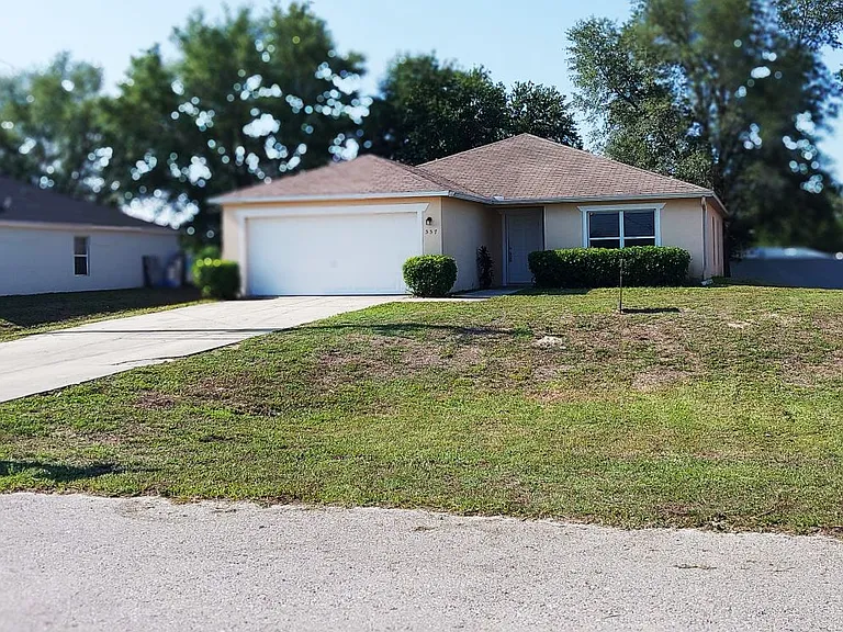 557 Windermere Dr — Photo 2