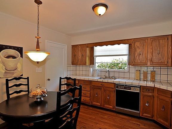 Eat-In Kitchen
