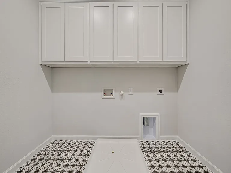 1903 McClane Dr — Photo 4