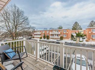 219 Farber Dr #219, West Babylon, NY 11704