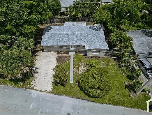 317 SW 19th St