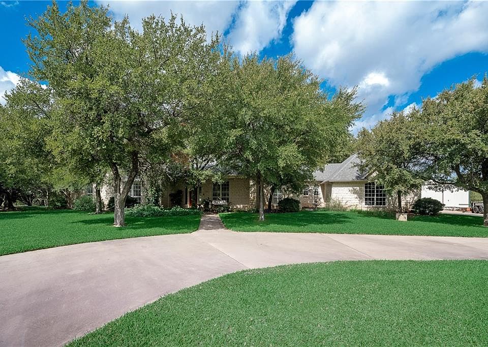 1st image of 228 Chandler Dr