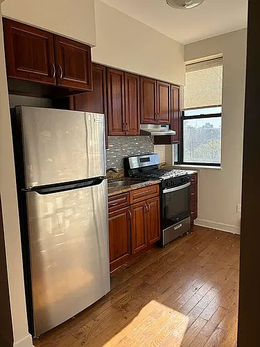 504 Seneca Ave #3R Photo 1