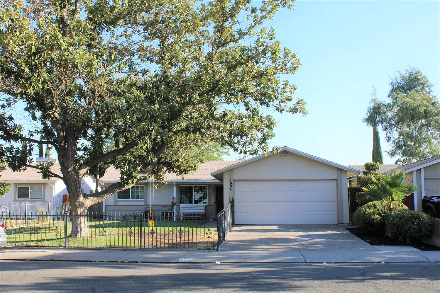 1904 Westmora Ave photo 1
