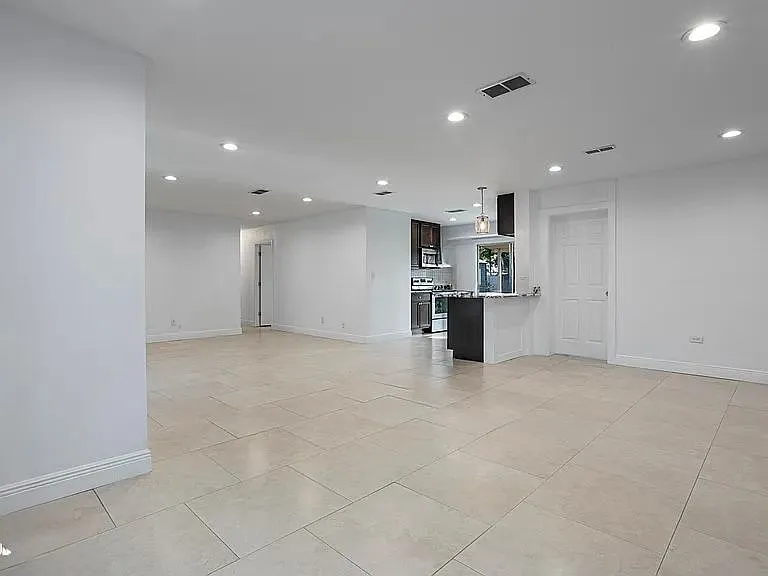 431 Whispering Pine Dr — Photo 4