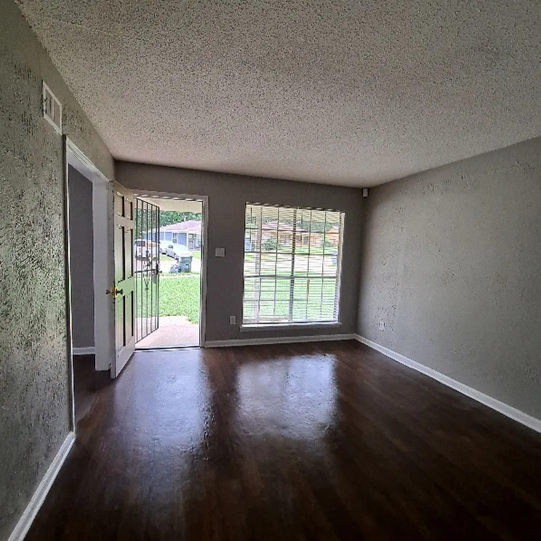 Welcome to 2910 Elbert Dr! — Photo 2