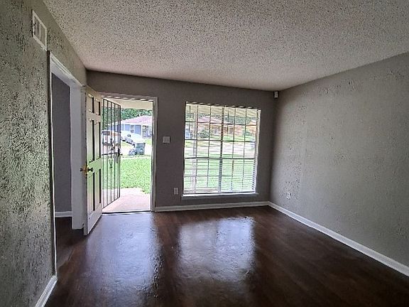 2nd image of 2910 Elbert Dr