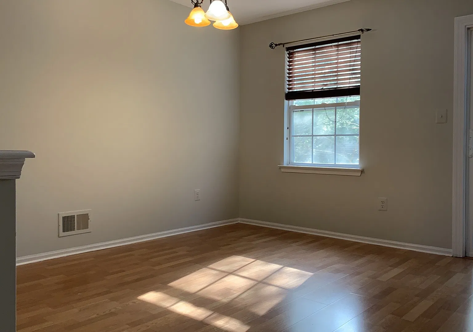 2 bed, 2.5 bath, 1400 sqft, $2,400 — Photo 2