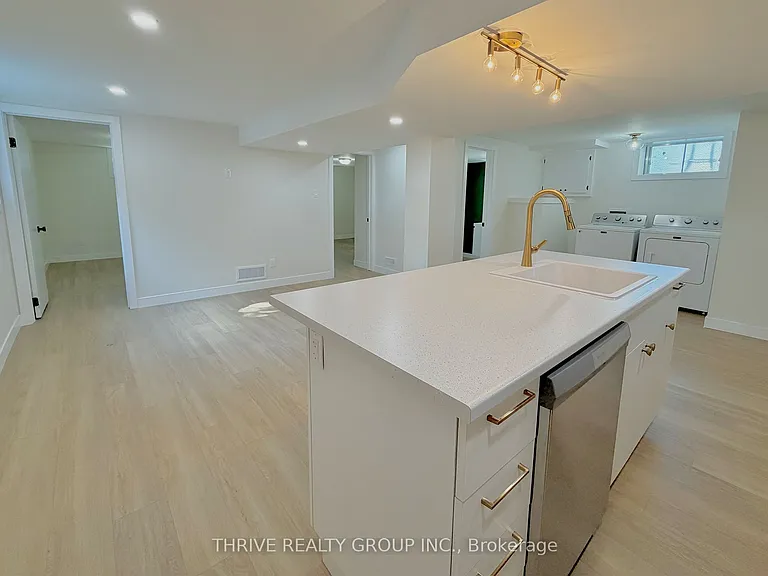 444 Ridgewood Cres #LOWER — Photo 7
