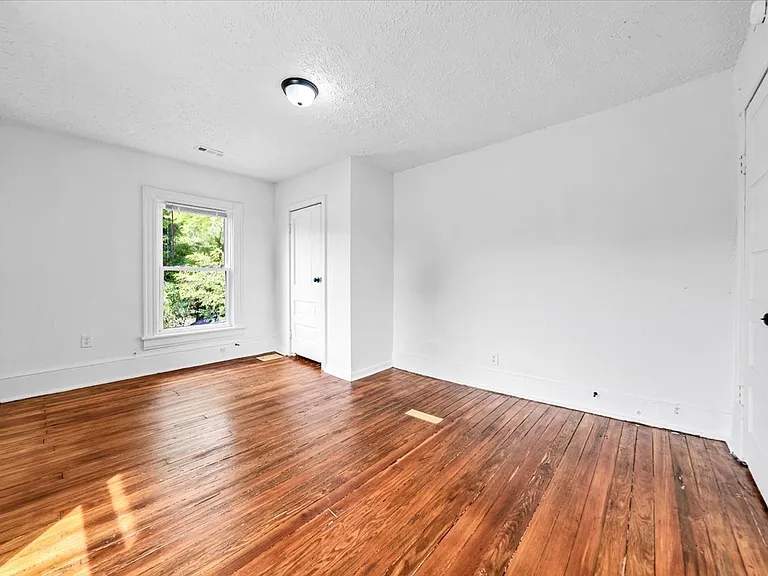 1329 Loudon Ave NW — Photo 6