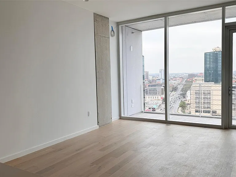 313 W 17th St #1502 — Photo 9