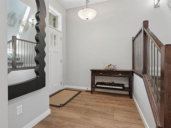 3rd image of 409 S Devonia Way W