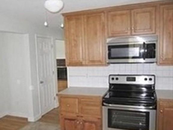 5th image of 196 North St Unit 196